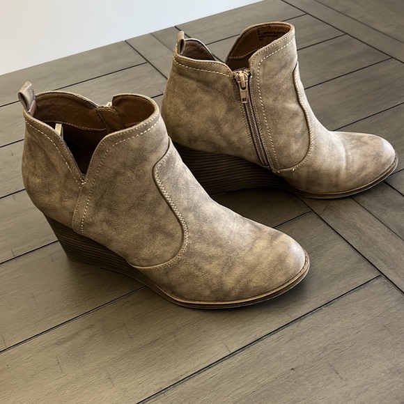 - MADDEN Girl wedge booties - Picture 3 of 5